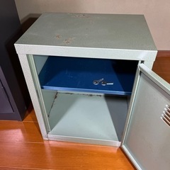 ガンロッカーと弾薬庫 鍵付き