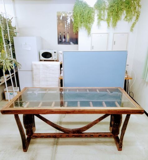 木組み ガラストップダイニングテーブル（大）、飾り入れ付き　沖縄産