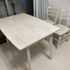 ソファー・ダイニングテーブル（2人用）・テレビ（24型）・冷蔵庫・電子レンジ・ローテーブルお譲りします！