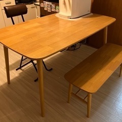 ダイニングテーブルと椅子(決定しました)