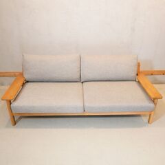 人気のunicoウニコのKIRP(キルプ)シリーズのカバーリングソファ 3シーターです。北欧ヴィンテージスタイルの3人掛けソファー。ほどよい硬さと低めの座面で長時間でもゆったりとくつろげます♪DI411