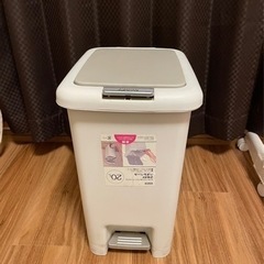 ニトリ 20L ゴミ箱  300円