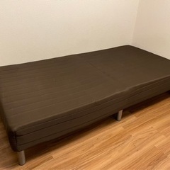 マットレス一体型シングルベッド 800円