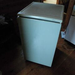 小型冷蔵庫　有効容量74リットル