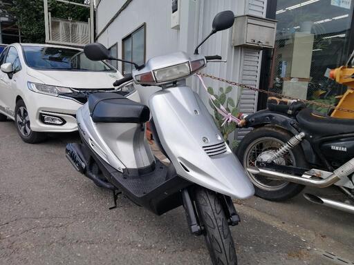 スズキ　アドレスV100　シルバー