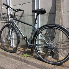 クロスバイクです。　ＬＥＤオートライト、外装６段ギア、前後タイヤ新品交換済みです。