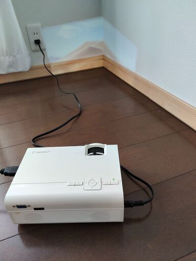 プロジェクター 小型 Crosstour 1080P対応 コントラスト比2000:1 台形補正 内蔵スピーカー ホームプロジェクター