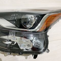 【新品同様】プリウス DAA-ZVW51 左ヘッドランプ