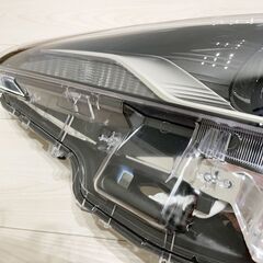 【新品同様】プリウス DAA-ZVW51 左ヘッドランプ