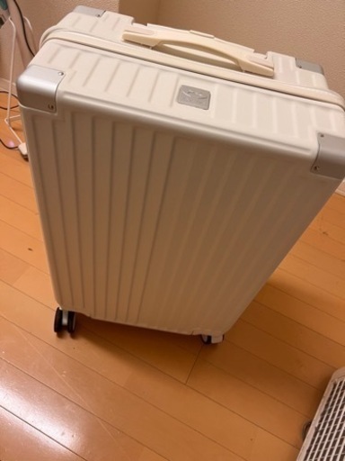 キャリーケース　ホワイト
