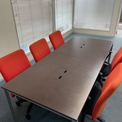 会議テーブルと机5脚