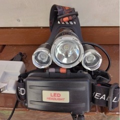 LEDヘッドライト　シルバー　充電器付き