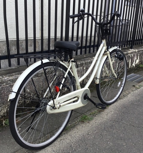 ＜整備済＞ママチャリ・26インチ自転車・変速なし 鍵付き 色・パールホワイト　お掃除済で綺麗です♪