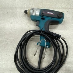 🌲【電動工具】makita インパクトドライバ 6954 コード...