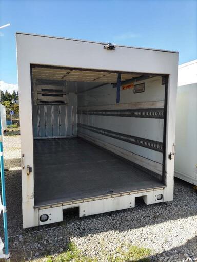 匝瑳市】シャッター式 保冷コンテナ (No.M-55) 長さ約650cm(+50cm)×幅