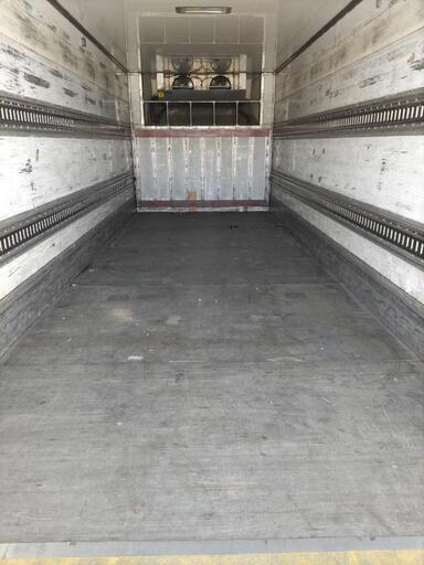 豪華 匝瑳市】保冷コンテナ 床はコンパネ貼り (No.M-56) 長さ約640cm(+ その他