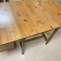 IKEAの伸長式テーブル