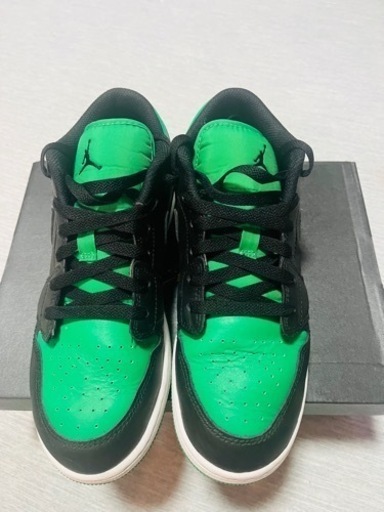 可愛い方に受け渡りました！NIKE  スニーカー JORDAN1LOW GS 24cm
