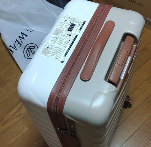 \u0026WEAR スーツケース  ホワイトサンド Mサイズ 62L