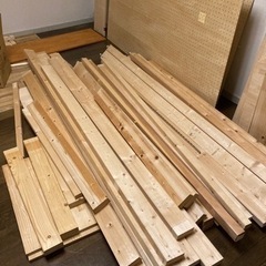 材木、２×４材、集成材板、有孔ボード