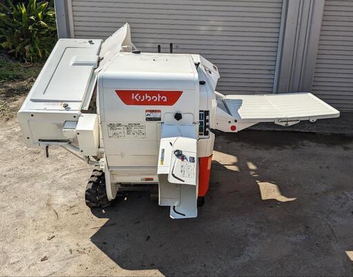 鹿児島発　クボタカッター付きガソリンエンジンハーベスタHS6000