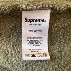 Supreme シュプリーム　パーカー