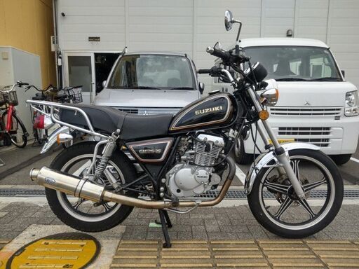 ＧＮ１２５－２Ｆ　燃料計・大型キャリア付モデル・マフラー・ハリケーンハンドル・ＬＥＤライト改・バッテリー・Ｒタイヤ新品
