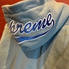 Supreme シュプリーム　水色　パーカー