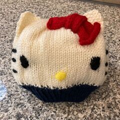 ②【HELLO KITTY】HELLO KITTY 手編み 帽子 白