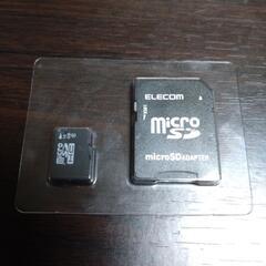 microSDカードとアダプタ