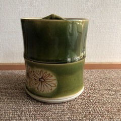 146.陶器の入れ物