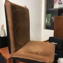 茶色の座椅子