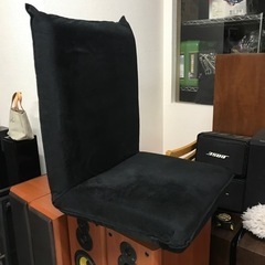 黒色の座椅子