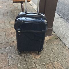スーツケース　紺色　ネイビー