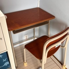 学校の机と椅子セット (取引決定しました)