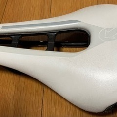 シマノプロ　ステルスカーボン　サドル　ホワイト　142mm