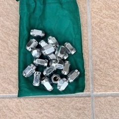 30系アルファードスタッドレス4本セットナット付