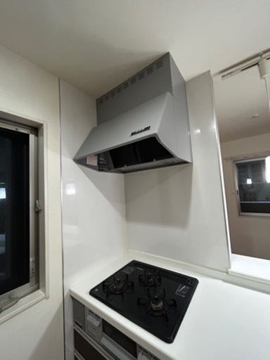 システムキッチン　レンジフード スタンダード シロッコファン　コンロ　換気扇　自動皿洗機などがあります