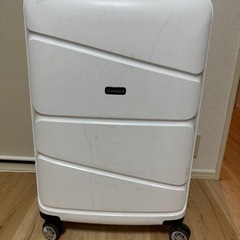 白いスーツケース