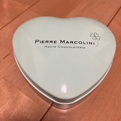 ピエールマルコリーニのハート缶