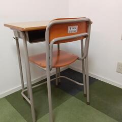 決まりました！学習机と椅子のセット　学校の机