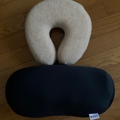 MOGUのポムポムクッションと旅行用枕（3COINS）