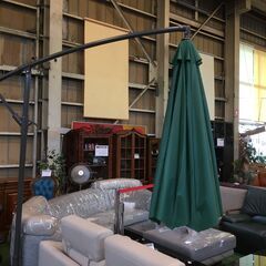 愛品館八千代店】クランク式ハンギングパラソル（ベース2個付き）