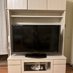 テレビボードとテレビ37型