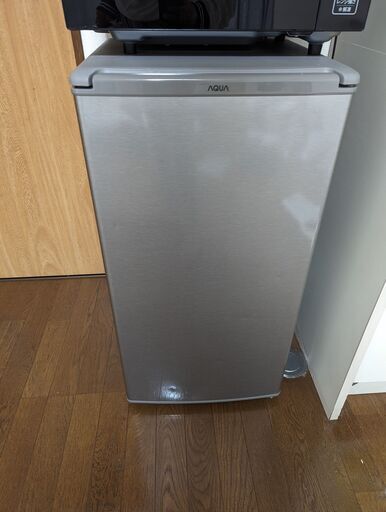冷蔵庫：AQUA AQR-8G(S)