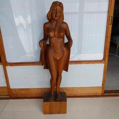 木彫り女性