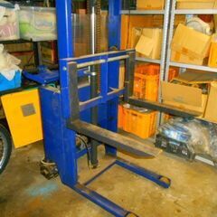 小型バッテリーフォークリフト500kg、引取り限定になります。 小型バッテリーフォークリフト500kg、引取り限定になります。
