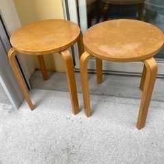 木製マル椅子2脚セット
