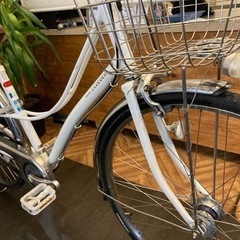 【ブリヂストンLOCOCO ベルトドライブ！後輪チューブ新品！】LEDオートライト　内装3段　27インチ自転車　ホワイト