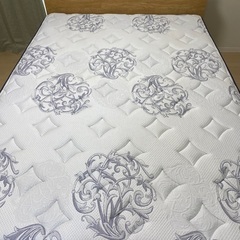 【値下げしました】ダブルベッドフレーム &高品質マットレス（かため）